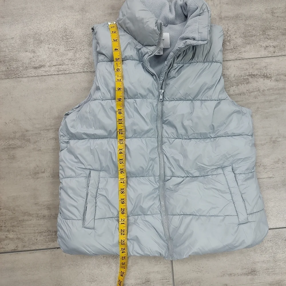 Old Navy Women's Daylight Grey Zip Up Puffer Vest Large